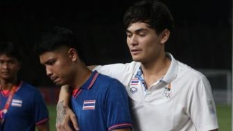 Bek Thailand Jonathan Khemdee Tak Terima Kekalahan, Lempar Medali dan Boneka SEA Games, Sampaikan Ini ke Rekannya