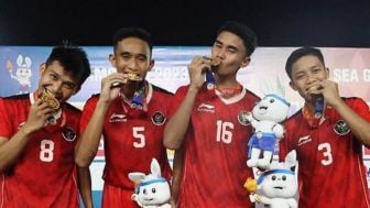 Bek Senior Persija Jakarta Berikan Wejangan Kepada Rizky Ridho CS Usai Juara SEA Games 2023, Toni Sucipto: Kami Bisa Nyalip