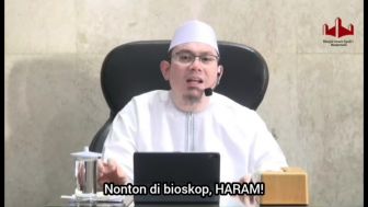Penceramah Ahmad Zainuddin: Nonton di Bioskop Haram! Ada Musik