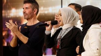 Terbongkar! Ternyata Ini yang Dibisikan Simon Cowell Pada Putri Ariani, Peserta AGT yang Bikin 4 Juri Melongo