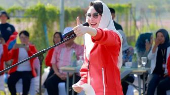 Hadiri Festival dan Coaching Clinic Sepak Bola Putri U10 -U13, Arumi Bachsin Sampaikan Pesan Ini