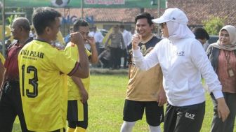 Asyik! Anne Ratna Buka Liga Mini Soccer di Purwakarta, Intip Mantan Istri Dedi Mulyadi di Lapangan