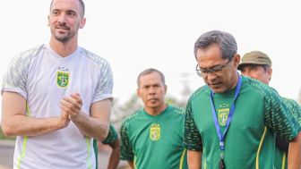 Karena Inilah Coach Aji Santoso Coret Dusan Stevanovic di Laga Persebaya vs Persija, Bonek: Ya Emang Harus Begitu