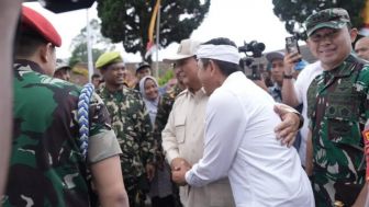 Makin Mesra, Prabowo Subianto-Dedi Mulyadi Kompak: Manunggal Bersama