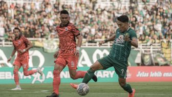 Tak Salah Beli, Aji Santoso Senang Pemain Asing Baru Persebaya Tunjukkan Progres Positif