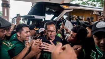 Sindir Ze Valente? Aji Santoso Siap Cadangkan Pemain Asing Persebaya Surabaya, Tak Jamin Masuk Starting XI