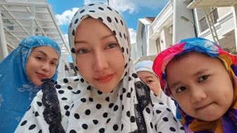 Lucinta Luna Sholat Idul Adha di Saf Perempuan, Pakai Mukena hingga Bikin Warganet Ngamuk