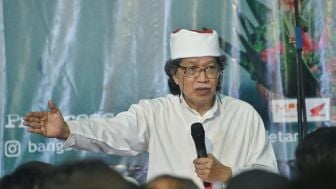 Cak Nun Dikabarkan Alami Pendarahan Otak dan Dilarikan ke RSUP Dr Sardjito Yogyakarta