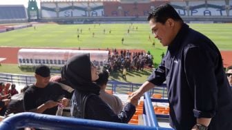 Buka Rahasia Kesukseksan Sepak Bola Indonesia, Erick Thohir Diminta Lakukan Ini Untuk Para Suporter