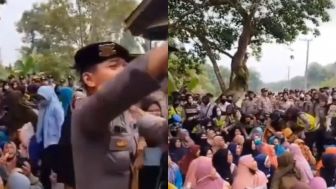 Beredar Video Anggota Polisi Bubarkan Paksa Ibu-Ibu Baca Yasin saat Demo Konflik Lahan