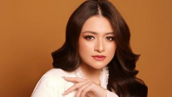 Mantap Lepas Hijab, Nathalie Holscher Langsung Gandeng Cowok Ganteng