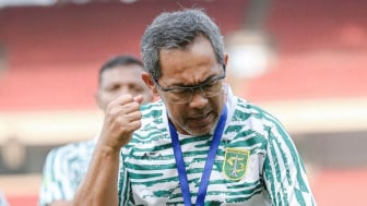 Kalah dari Persija Jakarta, Pelatih Persebaya Surabaya Aji Santoso Soroti Kinerja Wasit, Merasa Dirugikan?