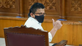 Sempat Bersitegang, Begini Kronologi Ferdy Sambo Lolos Hukuman Mati