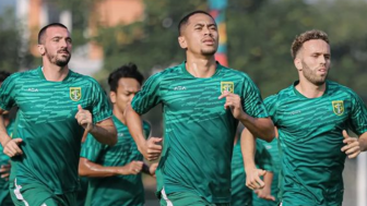 Recovery Mepet, Uston Nawawi Pede Lakukan Latihan Kecil untuk Pemain Persebaya Jelang Lawan Persita Tangerang