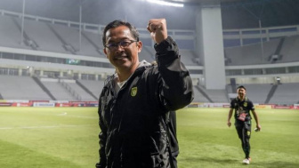 Pasca Dilepas Persebaya Surabaya, Aji Santoso Disambut Suporter PSS Sleman, Fix OTW ke Super Elang Jawa?