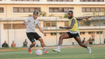 Wonderkid Persebaya Terancam Lumpuh Karena Cedera Serius, Uston Nawawi Pusing Tujuh Keliling