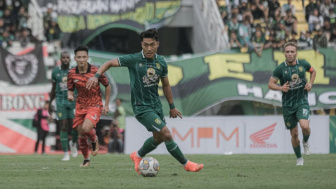 Jawab Keraguan, Gelandang Asing Rp4,35 Miliar Milik Persebaya Senang Dekat Suporter