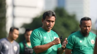 Timnas Indonesia U-17 vs Korsel, Bima Sakti Jadi Bulan-bulanan: 'Sekelas Akademi Barcelona Aja Dicoret'