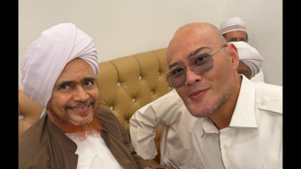 Ternyata Ini Rahasia Deddy Corbuzier Bisa Bertemu Habib Umar dan Disuapi Makan