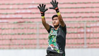 Andhika Ramadhani Bawa Persebaya Surabaya Clean Sheet Kontra PSS Sleman, Ernando Ari Terancam? Begini Tanggapan Bonek