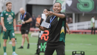 Persebaya Surabaya Tak Kunjung Umumkan Pelatih Baru Pengganti Uston Nawawi, Manajemen Bajul Ijo Jadi Bulan-bulanan Bonek