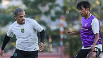 Tak Hanya Hengkang dari Persebaya, Paulo Victor Dirumorkan CLBK dengan Aji Santoso di Persikabo 1973