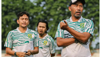 Sudah Ditolak PSSI, Persebaya Nekat Jadikan Uston Nawawi sebagai Pelatih, Siap Bayar Denda Rp100 Juta?