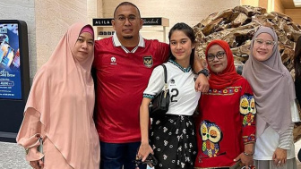 Terkuak! Begini Sikap Azizah Salsha ke Ibunda Pratama Arhan Usai Nonton Timnas Indonesia, Netizen: Masyaallah