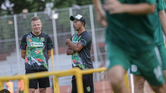 Pelatih Anyar Persebaya Surabaya Josep Gombau Pimpin Latihan Perdana, Bonek Malah Ragukan Uston Nawawi