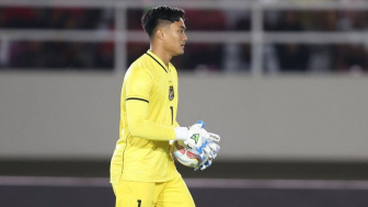 Persebaya Surabaya Rugi Besar Lepas Ernando Ari? Kontra Arema FC Terancam Krisis Kiper, Bonek Minta Pulangkan