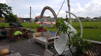 Ternyata Ada Warung dengan Konsep Pedesaan di Tengah Kota Denpasar, Bisa Makan Sambil Menikmati Sunset