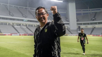 Bonek Ungkit Jasa Aji Santoso ke Persebaya Usai Lepas Sosok Rp3,91 M Demi Pemain Ini: Thanks Coach Aji