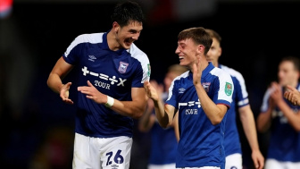 Klub Elkan Baggott Ipswich Town Curi Poin di Markas Leicester, Gol Telat Brandon Williams jadi Penyelamat