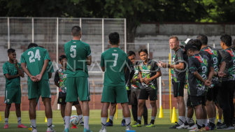 Tak Masuk Skema Josep Gombau, Persebaya Diisukan Lepas 5 Pemain Jelang Hadapi Persib Bandung