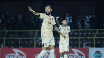 Kalah Telak di Kandang PSM Makassar, Penyerang Ganas Milik Arema FC Pasang Badan