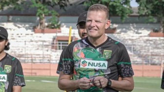 Persebaya Ditekuk Persik Kediri 4-0, Bonek Desak Josep Gombau Out