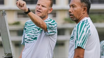 Bonek Sumringah, Uston Nawawi Kembali Pimpin Persebaya, Josep Gombau Dipecat?