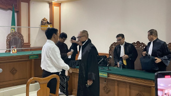 Hakim Ketua Cuti Mendadak, Sidang Prof. Antara Ditunda