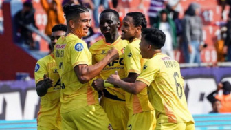 Disebut Kehabisan Bensin, Madura United FC Dibantai Persik Kediri Berkat Hattrick Flavio Silva