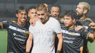 Media Malaysia Sindir Liga 1 Indonesia Karena Wasit Hukum Selebrasi 'Save Gaza'