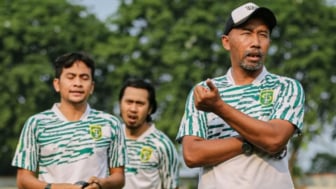 Fokus Tingkatkan Chemistry Pemain, Uston Nawawi Siap Bawa Persebaya Surabaya Bersaing di Papan Atas?