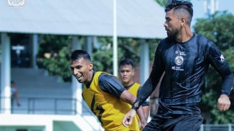 Ogah Langgar Regulasi, Arema FC Pastikan Tetap Pakai Enam Pemain Asing