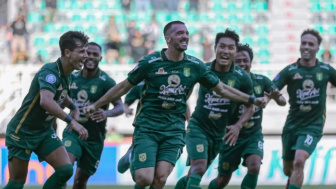 Rugi Besar! Persebaya Surabaya Kehilangan Bek Tangguh Cukup Lama