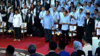 Perbedaan Outfit Ketiga Pasangan Capres-Cawapres di Debat Capres Pertama, Prabowo Tampil Gemoy dan Ganjar Pakai Sneakers