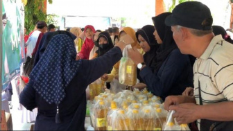 Warga Ponorogo Serbu Pasar Murah untuk Dapatkan Sembako dengan Harga Miring