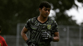 Bonek Tak Perlu Khawatir, Kiper Persebaya Ini Siap Gantikan Posisi Ernando Ari