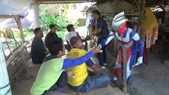 Unik, Caleg di Ponorogo Gunakan Kostum Superhero Agar Dikenal Masyarakat