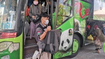 Terminal Seloaji Ponorogo Mulai Dipadati Pemudik Nataru, Tarif Bus naik