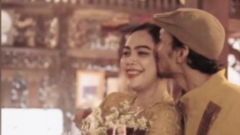 Romantis! Potret Bahagia Norman Kamaru Saat Merayakan Ultah Sang Istri Tercinta Jhasmine