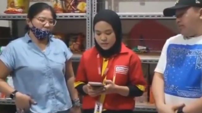 Resmi! Alfamart Polisikan Mariana Pencuri Cokelat yang Ancam Karyawan Pakai UU ITE